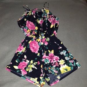 super cute flowered romper💕💕